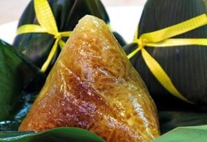 Nước Tro Tàu Làm Mì Vắt Người Hoa Là Gì? 1 banh u nuoc tro e1628165121656